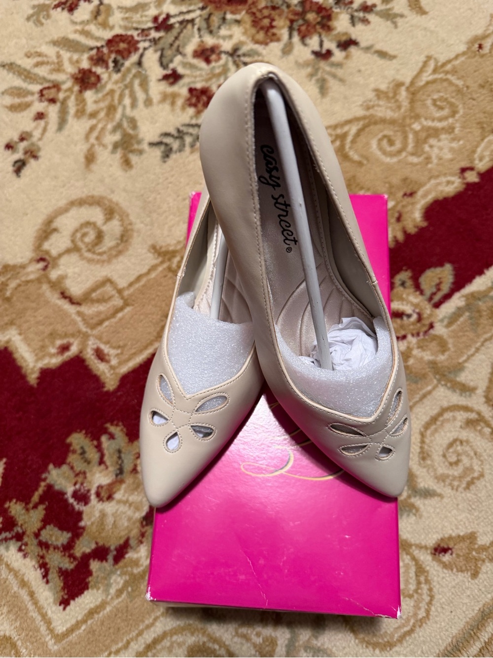 Easy Street Women's Bone Pointed-Toe Pumps-Soze 7M-BNWT
